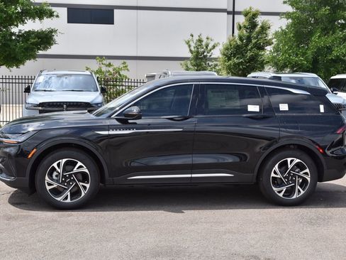 New 2026 Lincoln Nautilus Premier AWD/4WD image 40
