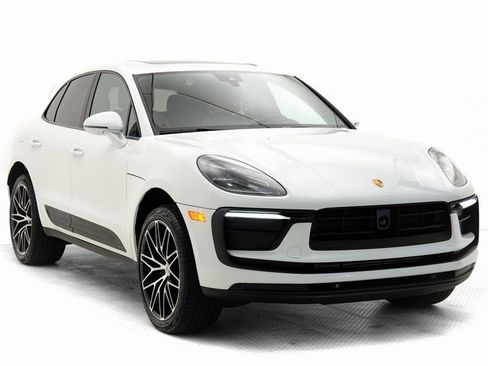 New 2025 Porsche Macan image 31