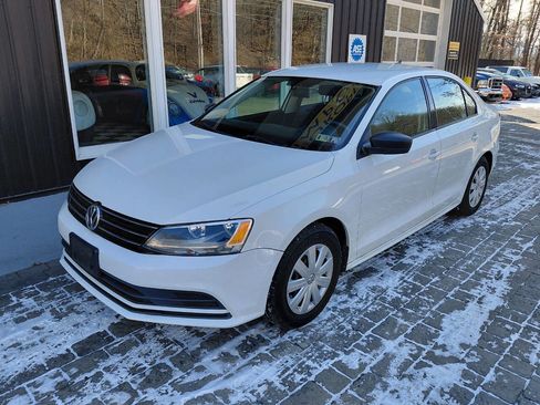 Used 2015 Volkswagen Jetta S image 3