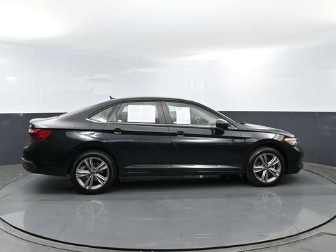 Used 2024 Volkswagen Jetta SE FWD image 4