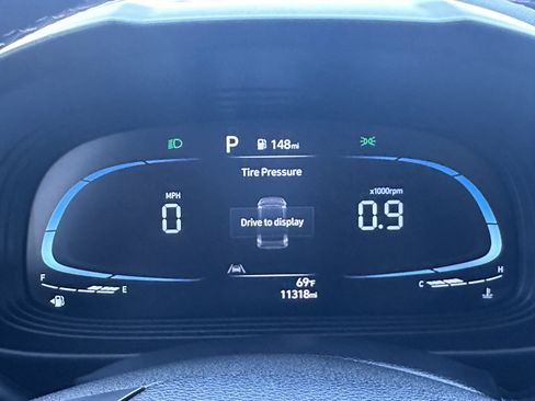 Used 2023 Hyundai Venue SEL image 25