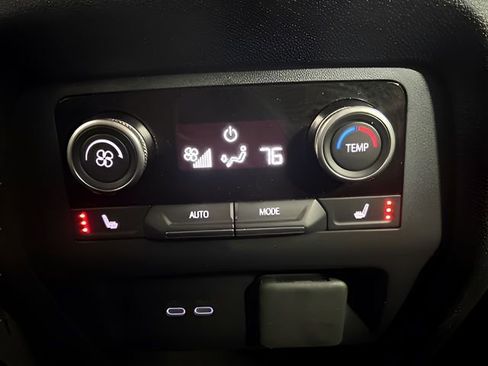 Used 2025 Buick Enclave Avenir AWD/4WD image 28