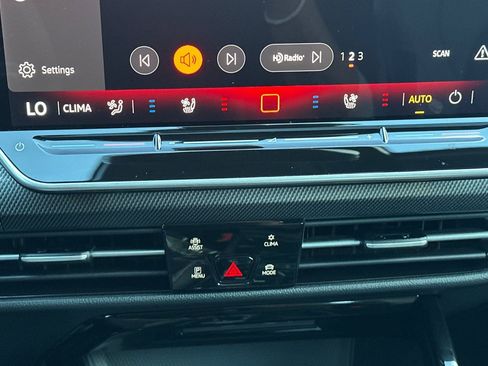 New 2026 Volkswagen GTI SE FWD image 19