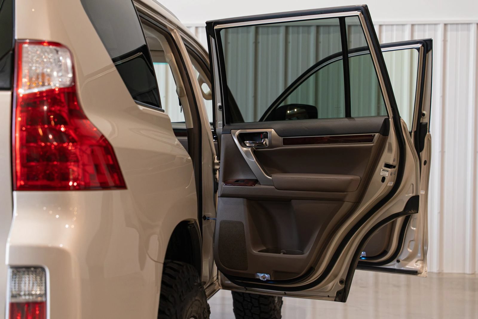 Used 2011 Lexus GX 460 w/ Convenience Pkg AWD/4WD image 31