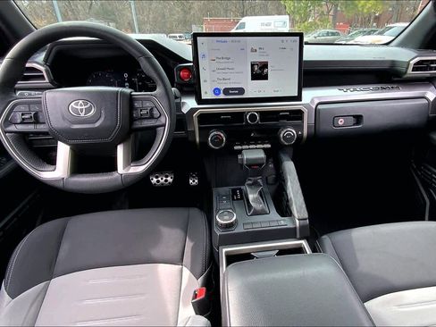 Used 2025 Toyota Tacoma TRD Sport image 16