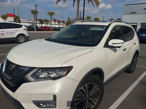 Used 2017 Nissan Rogue SL w/ SL Premium Package image 16