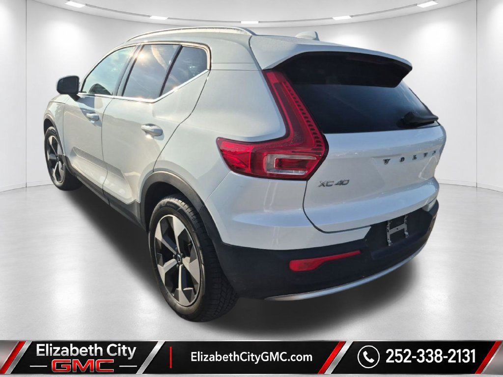 Used 2024 Volvo XC40 B5 Plus AWD/4WD image 4