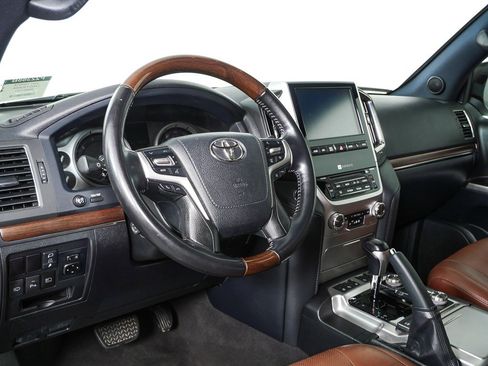Used 2021 Toyota Land Cruiser image 4