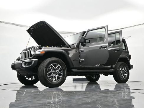 New 2026 Jeep Wrangler Unlimited Sahara AWD/4WD image 29