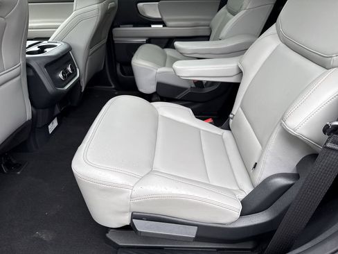 Used 2025 Ford Expedition Active image 14