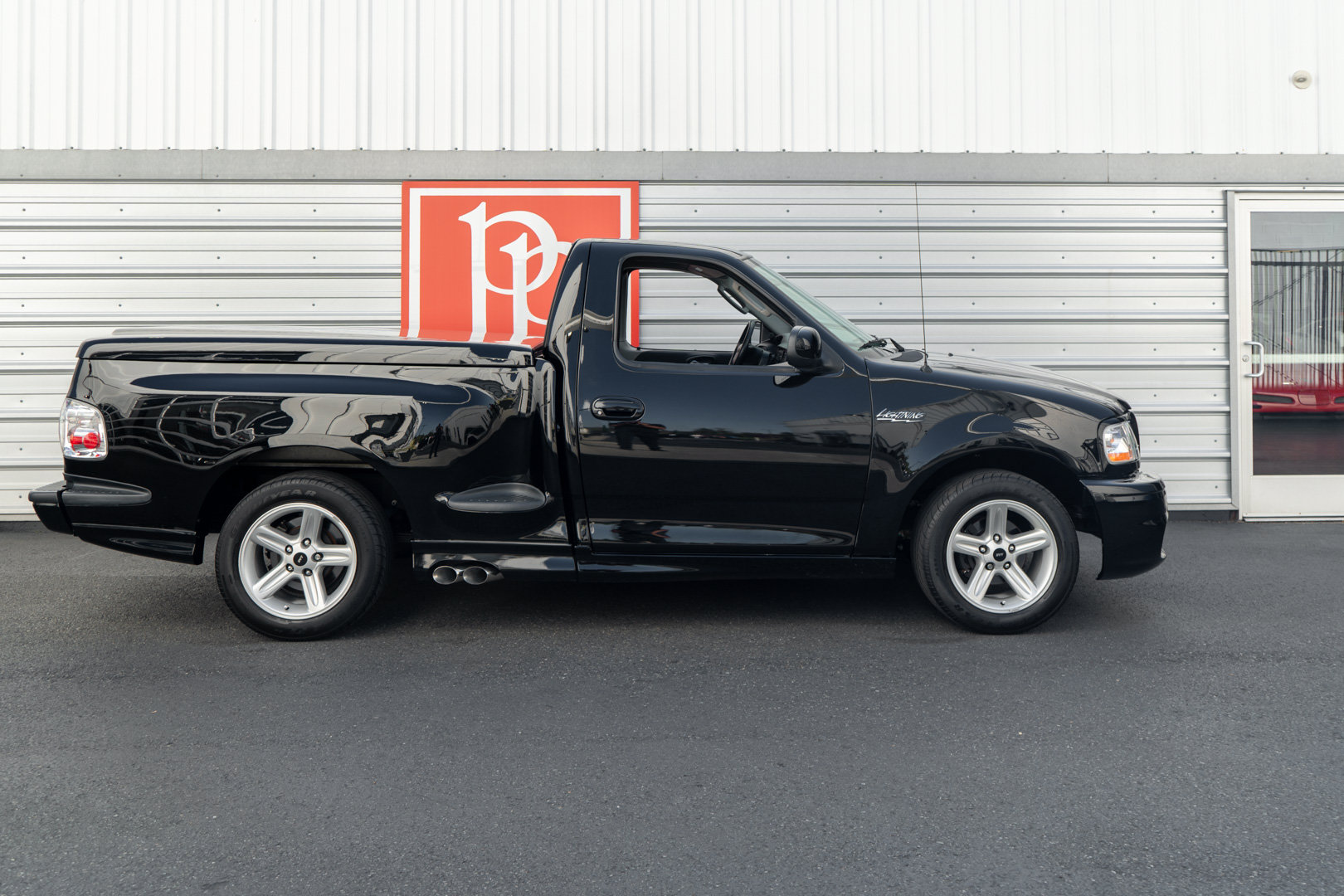 Used 2004 Ford F150 Lightning RWD image 34
