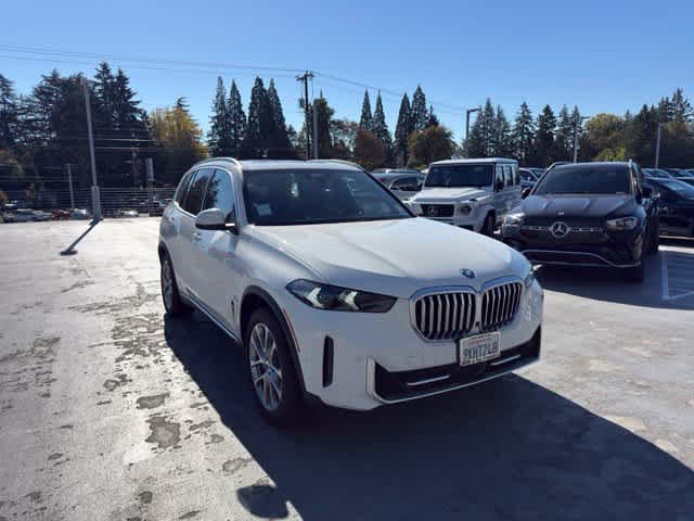Used 2024 BMW X5 xDrive50e AWD/4WD image 3