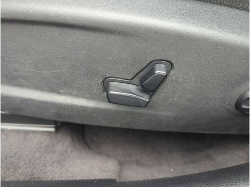 Used 2019 Dodge Charger SXT image 10