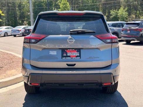 Used 2024 Nissan Rogue SV AWD/4WD image 10