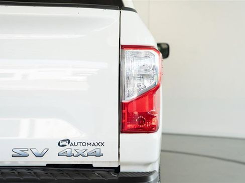Used 2021 Nissan Titan SV w/ SV Convenience Package image 12