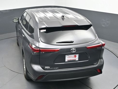 Used 2022 Toyota Highlander LE image 35