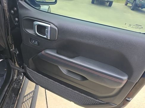 Used 2023 Jeep Gladiator Rubicon image 16