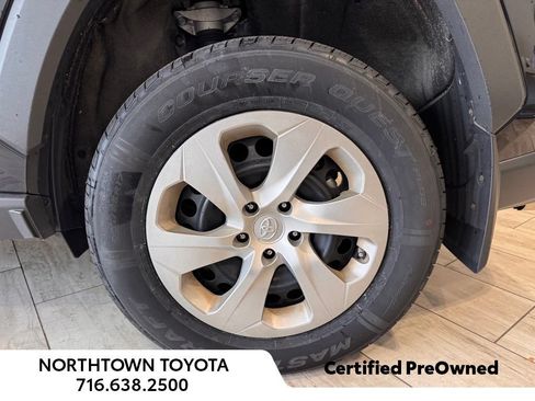 Used 2023 Toyota RAV4 LE AWD/4WD image 9