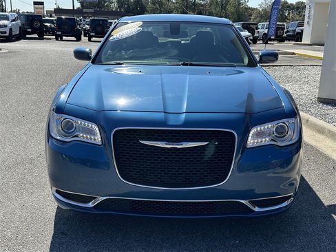 Certified 2022 Chrysler 300 Touring image 4