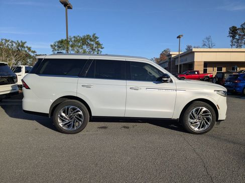 Certified 2025 Lincoln Navigator Reserve image 4