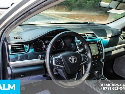 Used 2015 Toyota Camry SE w/ Moonroof Package FWD image 17