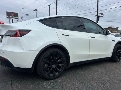 Used 2021 Tesla Model Y Long Range image 8