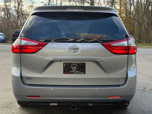 Used 2016 Toyota Sienna Limited image 4