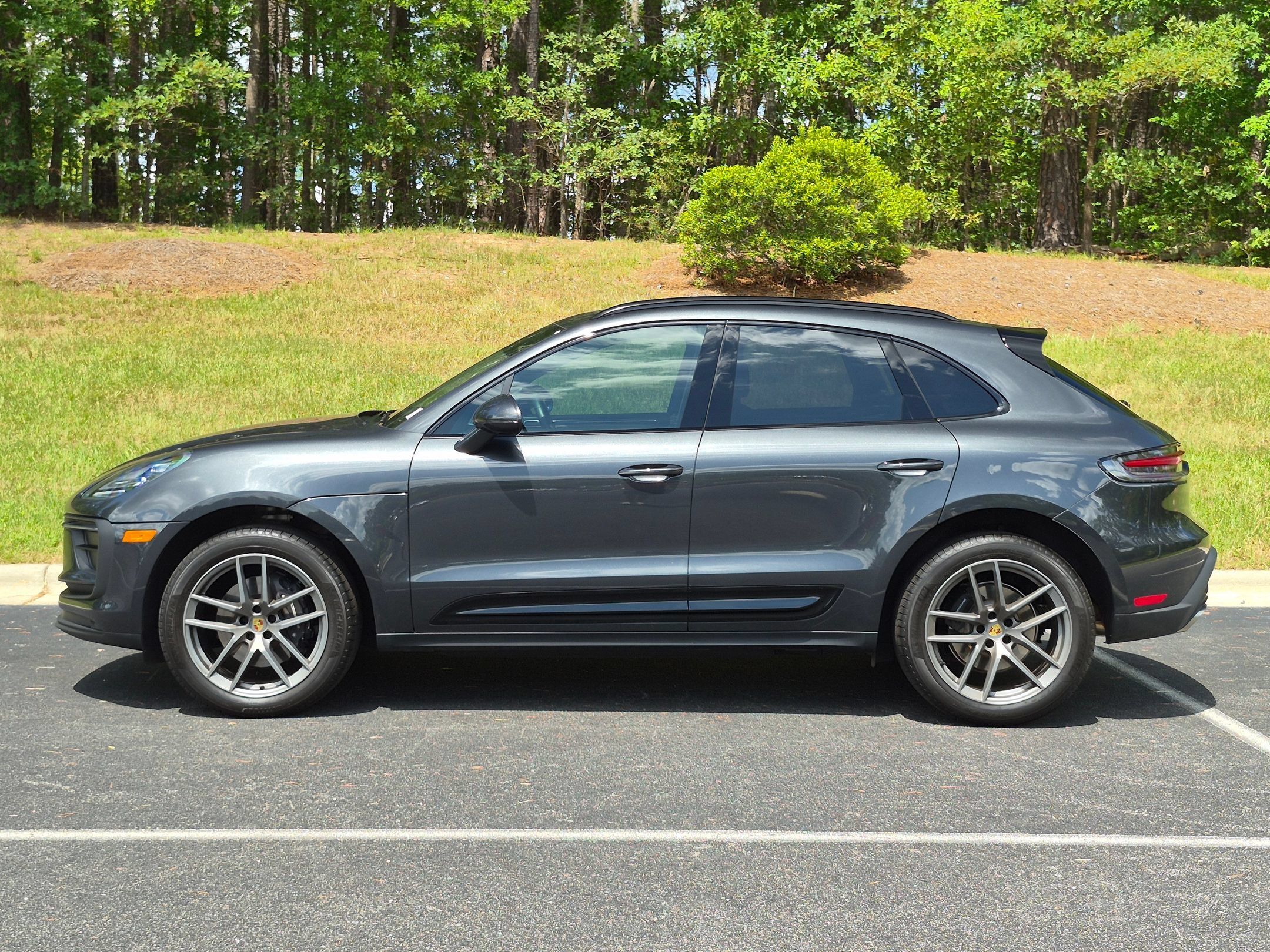 Certified 2026 Porsche Macan AWD/4WD image 2