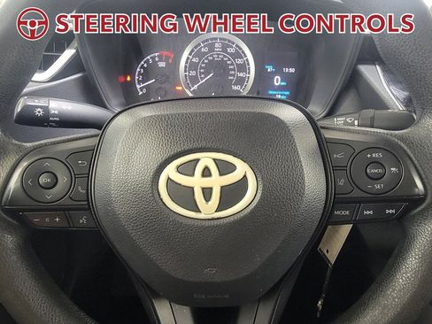 Used 2022 Toyota Corolla LE FWD image 19