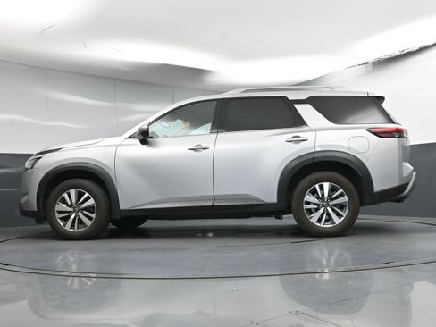 Used 2025 Nissan Pathfinder SL image 31