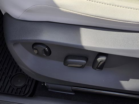 Used 2023 Volkswagen Tiguan SE image 20