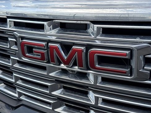 Certified 2024 GMC Acadia Denali FWD image 31