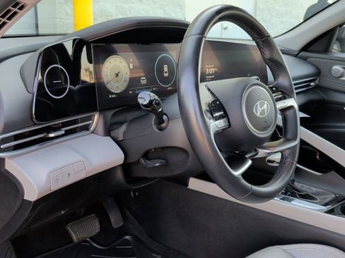 Used 2024 Hyundai Elantra Limited image 14