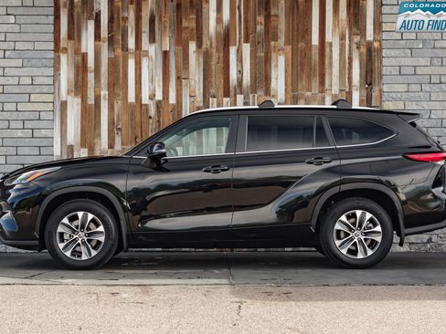 Used 2023 Toyota Highlander XLE AWD/4WD image 3
