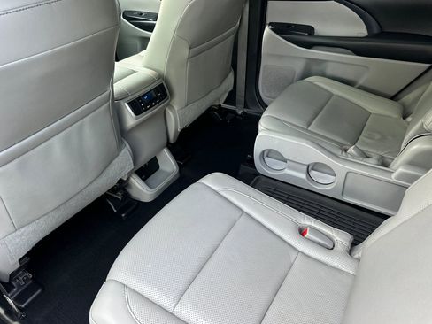 Used 2018 Toyota Highlander Limited image 15