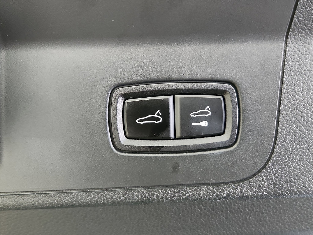 Certified 2023 Porsche Panamera image 30