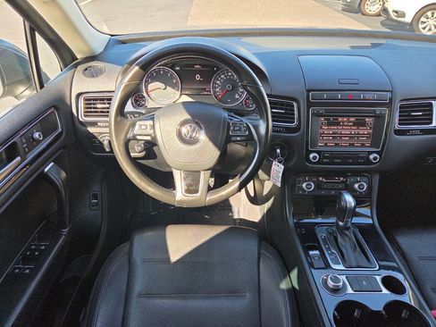 Used 2015 Volkswagen Touareg Sport image 12