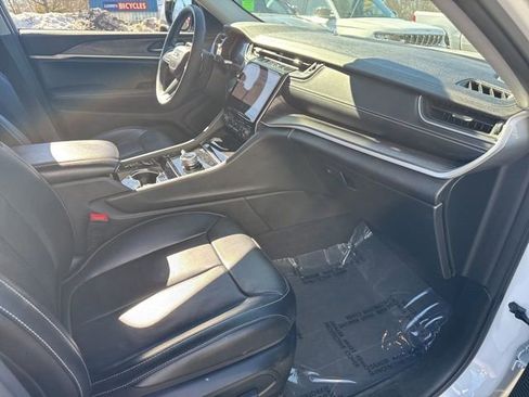 Certified 2023 Jeep Grand Cherokee Limited w/ Luxury Tech Group II image 13