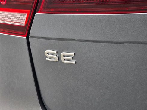 Used 2022 Volkswagen Tiguan SE FWD image 14