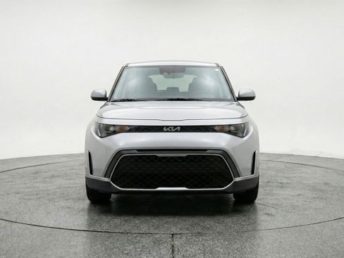 Used 2025 Kia Soul LX w/ LX Technology Package image 2