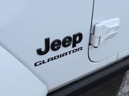 Used 2021 Jeep Gladiator Sport AWD/4WD image 13