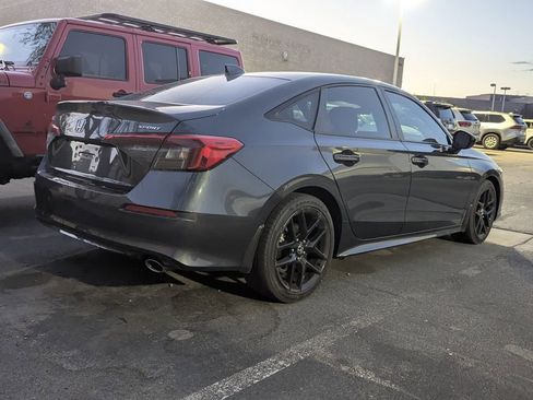 Used 2023 Honda Civic Sport image 4