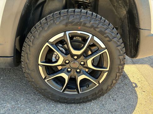 Used 2025 Jeep Compass Trailhawk image 29