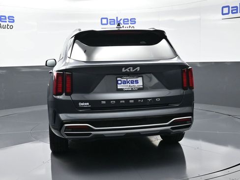 Used 2022 Kia Sorento S image 6