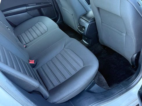 Used 2018 Ford Fusion SE w/ Fusion SE Technology Package FWD image 7