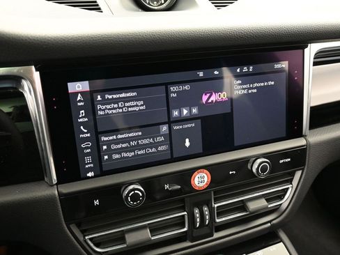 Certified 2025 Porsche Macan image 21