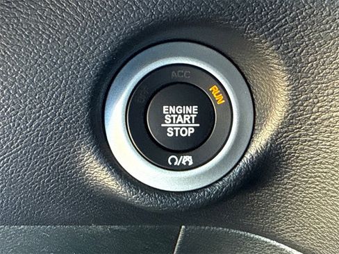 New 2025 Chrysler Voyager LX image 30