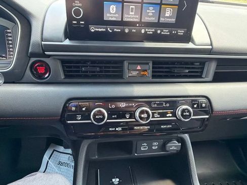 Used 2025 Honda Pilot Black Edition image 21