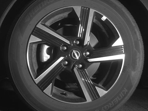 Used 2025 Nissan Sentra SV FWD image 12
