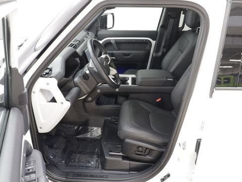 Certified 2025 Land Rover Defender 110 X-Dynamic SE AWD/4WD image 6